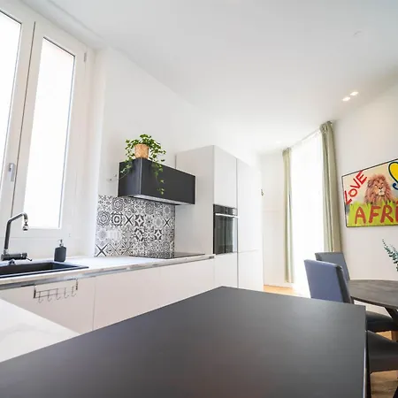 Emmeloft I Full Moon - Modern Bright Mood Apartment Mailand