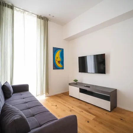 Emmeloft I Full Moon - Modern Bright Mood * Mailand